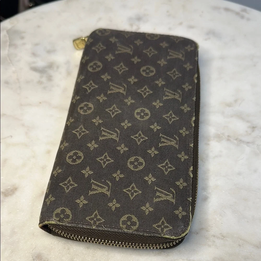 ✨ Louis Vuitton DENIM Monogram Jacquard Zippy Wallet